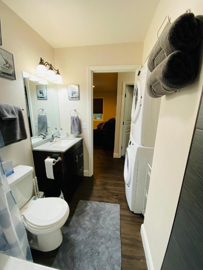 Beautiful 2 Bedroom 1 Bath Apartment With Private Garage Anchorage Exterior foto